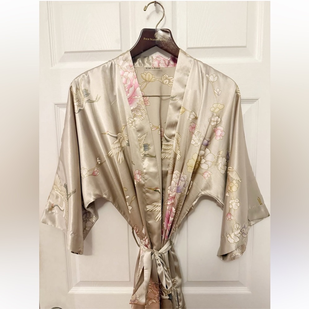 STUNNING 100% Silk Kimono Robe with Cranes By Kim + Ono